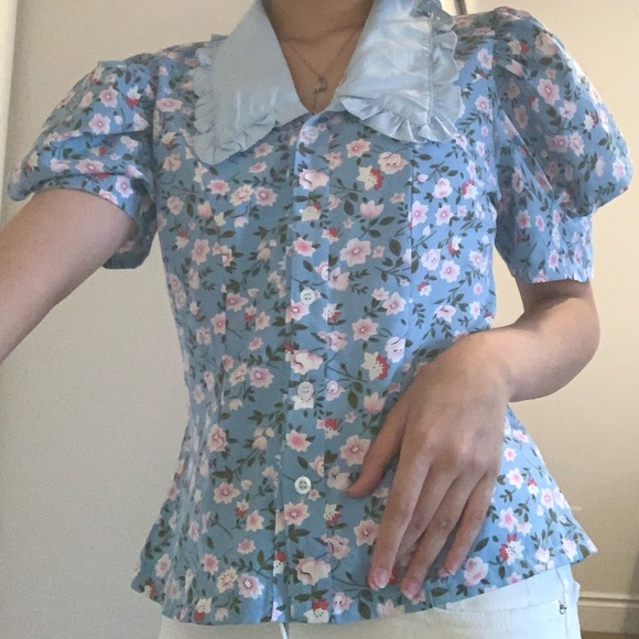 Puff sleeves blue floral printed top, fit <53kg (I am 51kg in the picture above) - Picture 7 of 7
